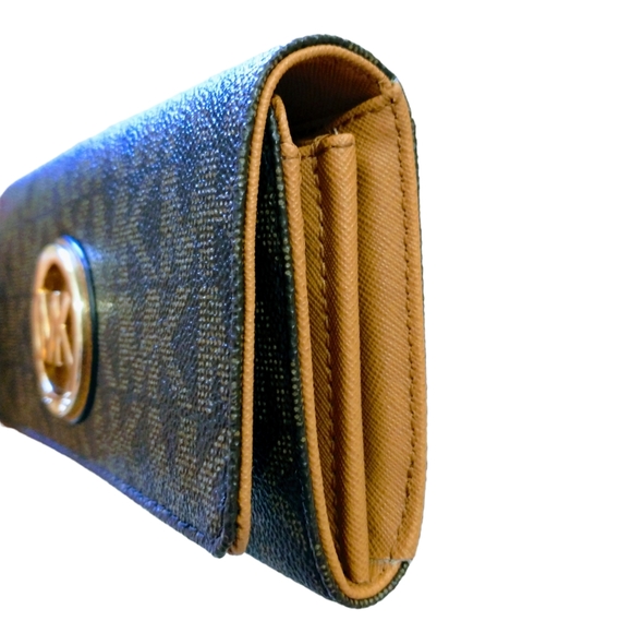 Michael Kors Fulton Monogram Wallet - Picture 5 of 14
